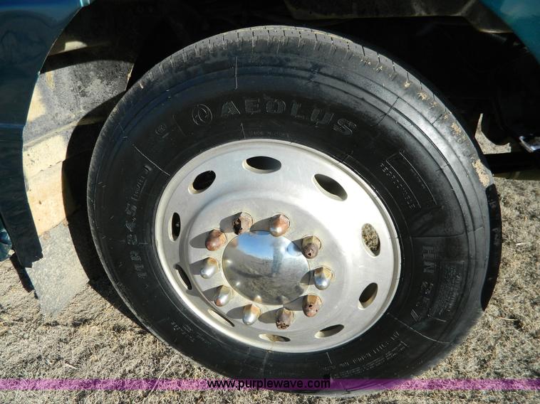 image for item G7581 1988 Perterbilt 377 semi truck