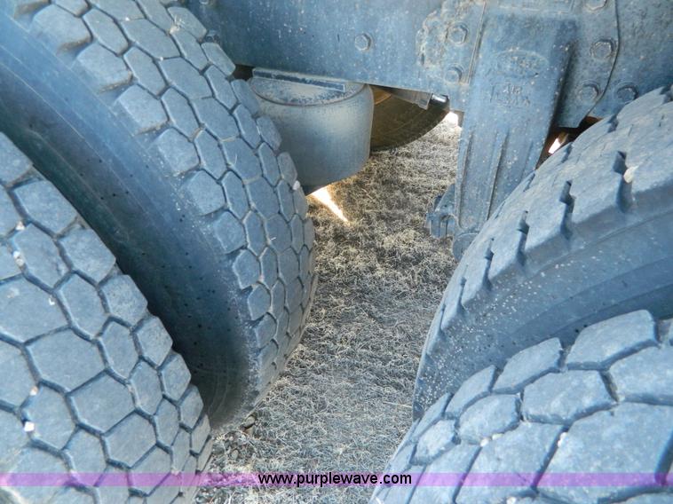 image for item G7581 1988 Perterbilt 377 semi truck