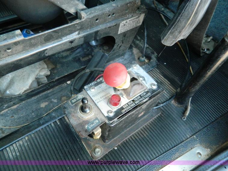 image for item G7581 1988 Perterbilt 377 semi truck