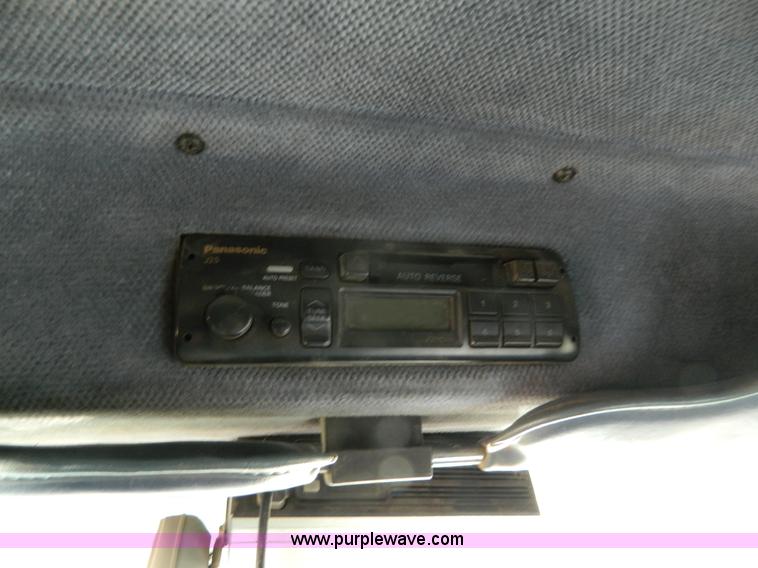 image for item G7581 1988 Perterbilt 377 semi truck