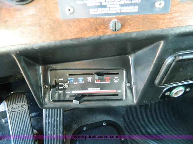 image for item G7581 1988 Perterbilt 377 semi truck