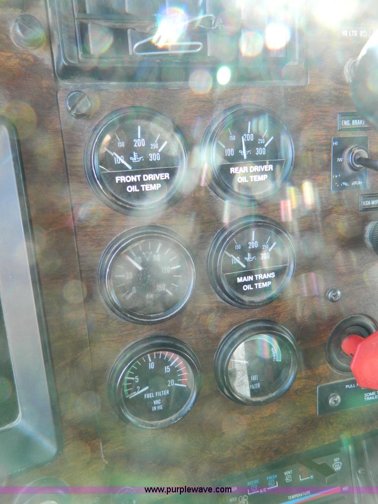 image for item G7581 1988 Perterbilt 377 semi truck