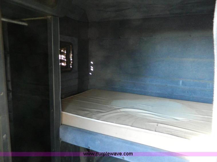 image for item G7581 1988 Perterbilt 377 semi truck