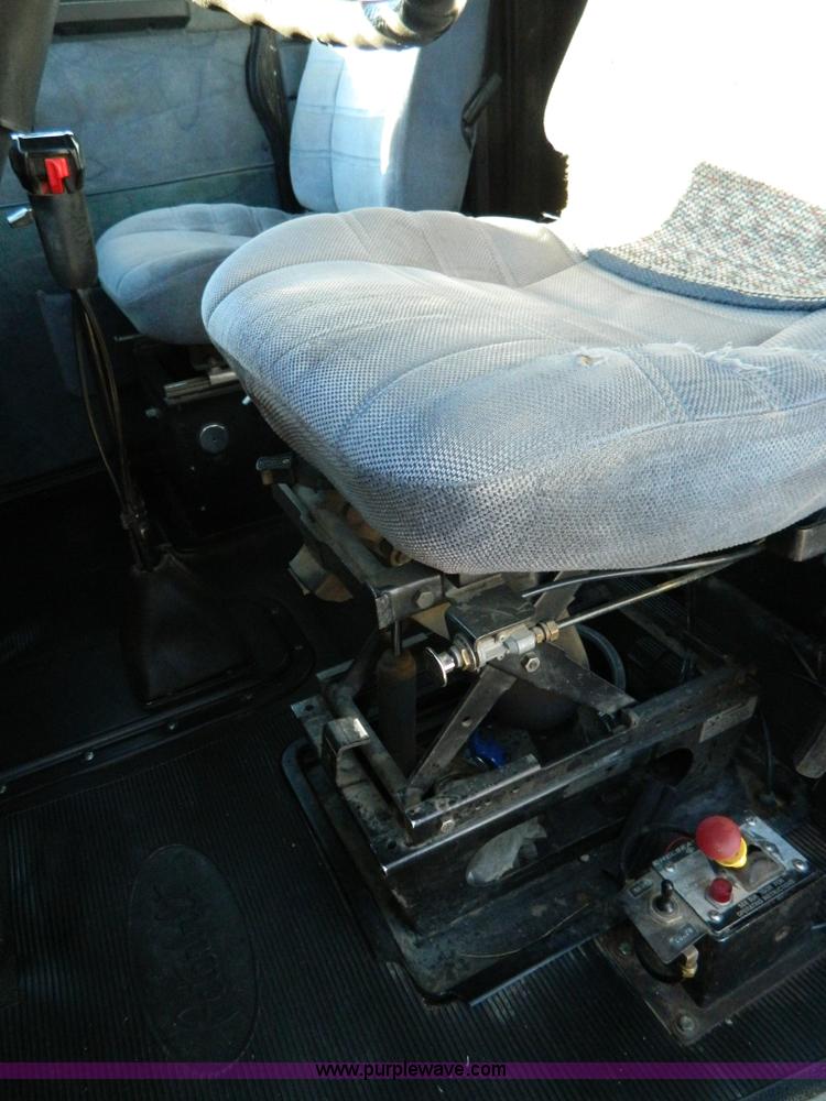 image for item G7581 1988 Perterbilt 377 semi truck