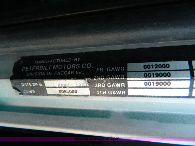 image for item G7581 1988 Perterbilt 377 semi truck