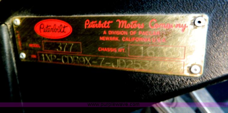 image for item G7581 1988 Perterbilt 377 semi truck