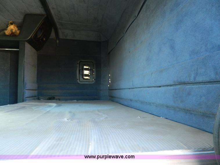 image for item G7581 1988 Perterbilt 377 semi truck