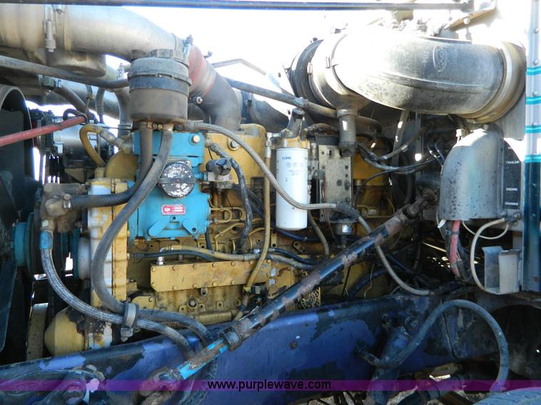 image for item G7581 1988 Perterbilt 377 semi truck