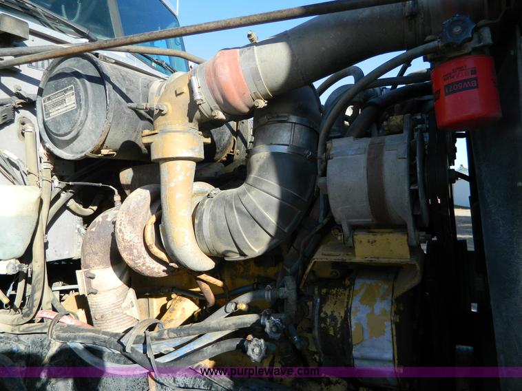 image for item G7581 1988 Perterbilt 377 semi truck