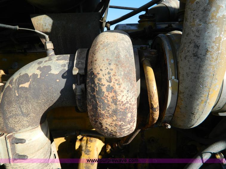 image for item G7581 1988 Perterbilt 377 semi truck