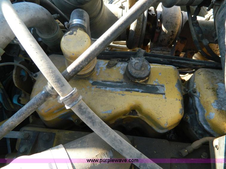 image for item G7581 1988 Perterbilt 377 semi truck