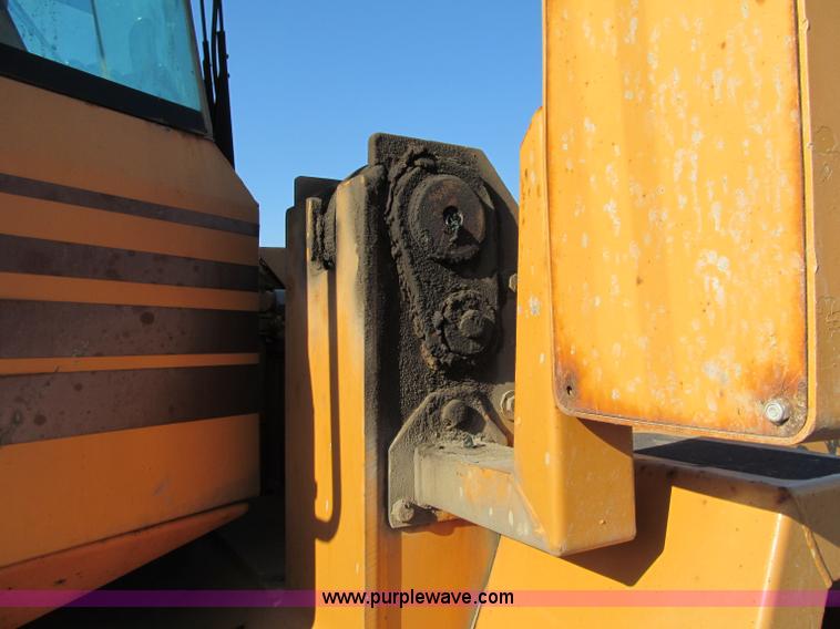 image for item F5560 1994 Case 621B wheel loader
