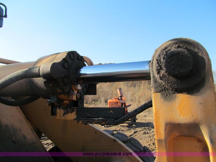 image for item F5560 1994 Case 621B wheel loader