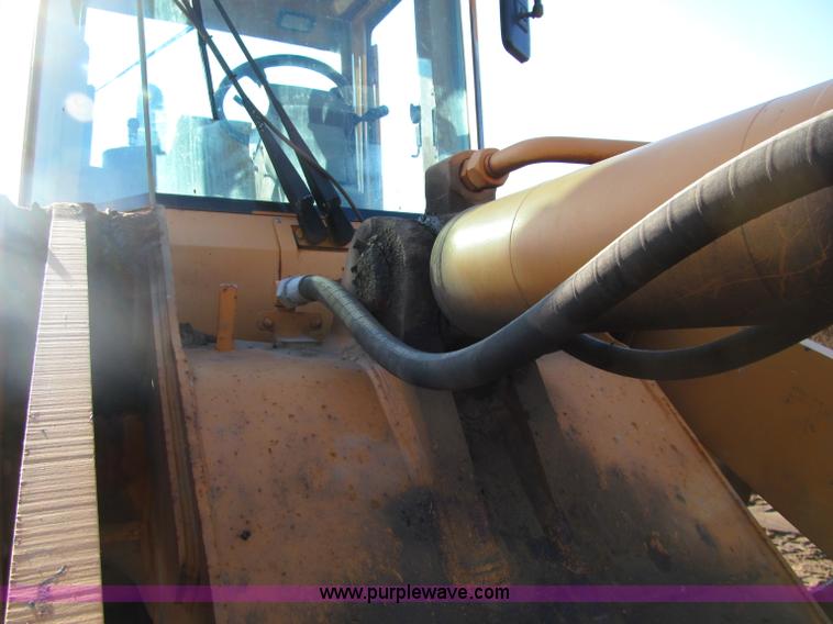 image for item F5560 1994 Case 621B wheel loader