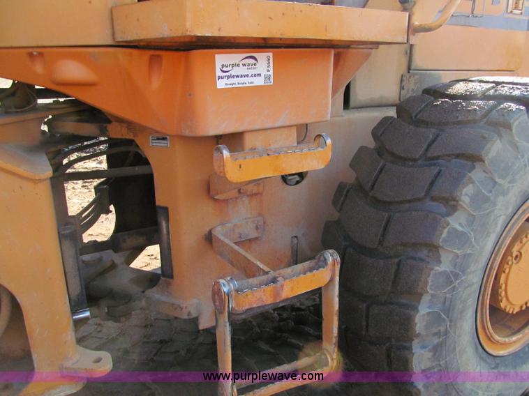 image for item F5560 1994 Case 621B wheel loader