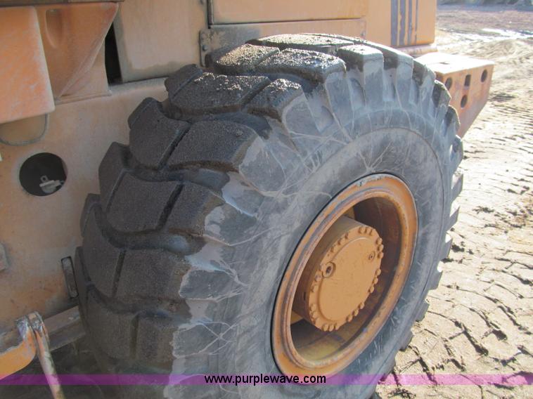 image for item F5560 1994 Case 621B wheel loader
