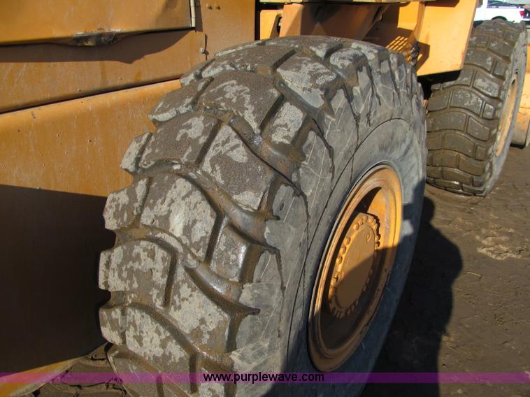 image for item F5560 1994 Case 621B wheel loader