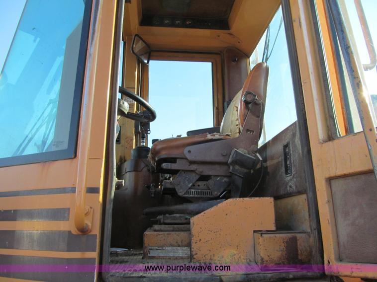 image for item F5560 1994 Case 621B wheel loader