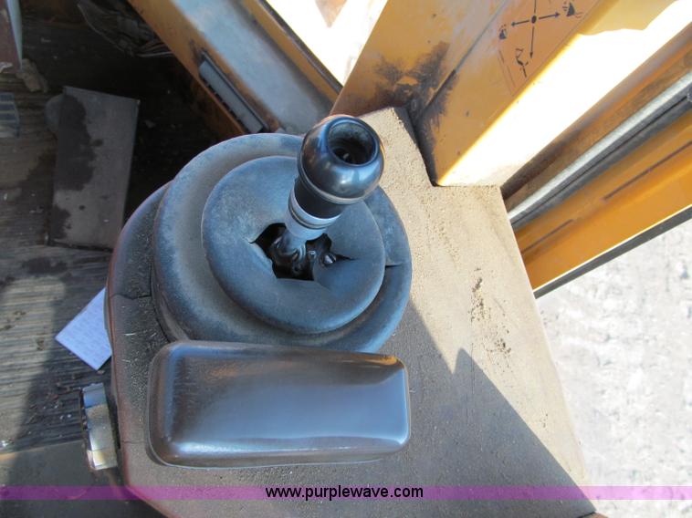 image for item F5560 1994 Case 621B wheel loader