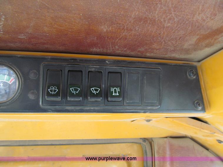 image for item F5560 1994 Case 621B wheel loader