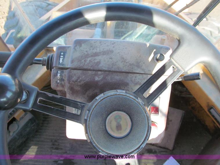 image for item F5560 1994 Case 621B wheel loader