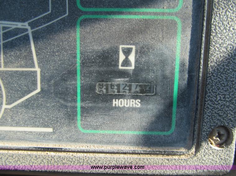 image for item F5560 1994 Case 621B wheel loader