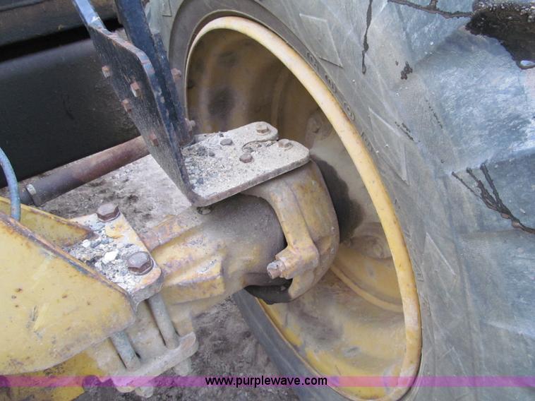 image for item F5561 1996 Caterpillar TH62 telehandler