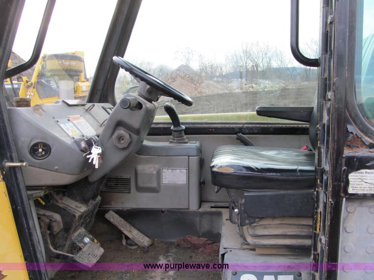 image for item F5561 1996 Caterpillar TH62 telehandler