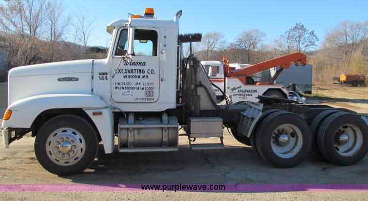 image for item F5562 1992 Freightliner FLD semi truck