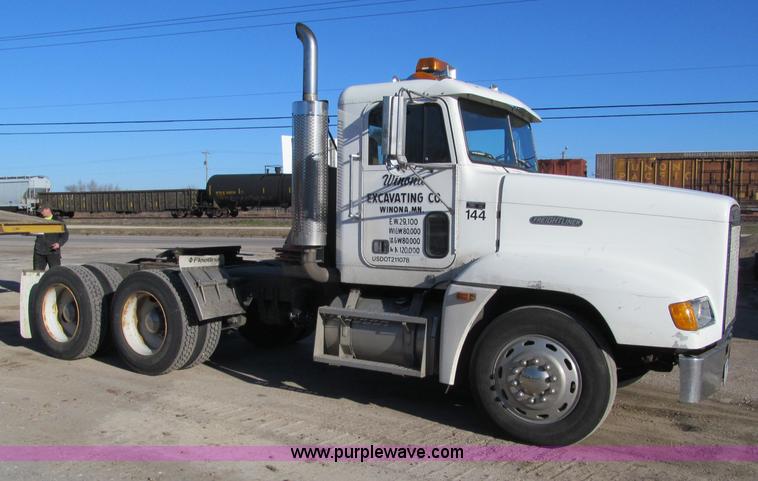 image for item F5562 1992 Freightliner FLD semi truck