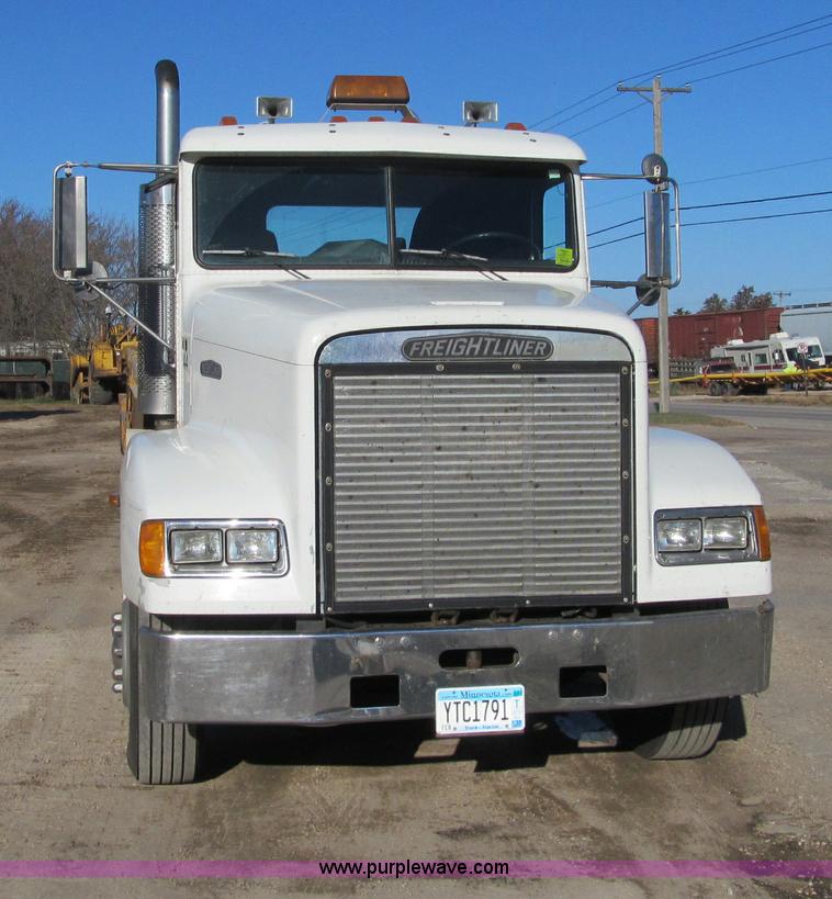 image for item F5562 1992 Freightliner FLD semi truck