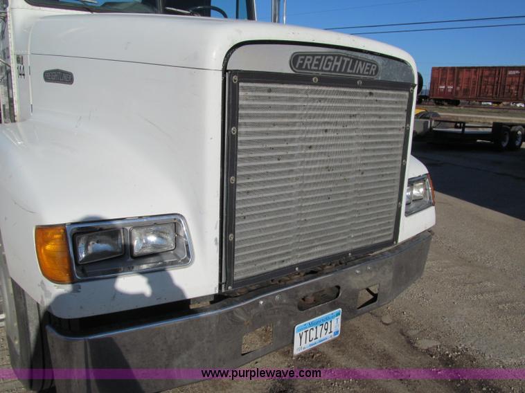 image for item F5562 1992 Freightliner FLD semi truck