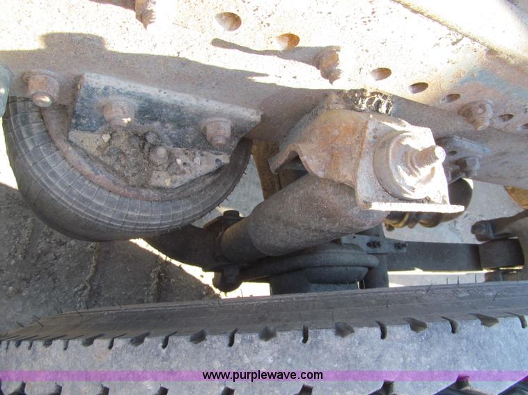 image for item F5562 1992 Freightliner FLD semi truck