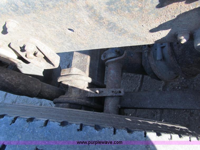 image for item F5562 1992 Freightliner FLD semi truck