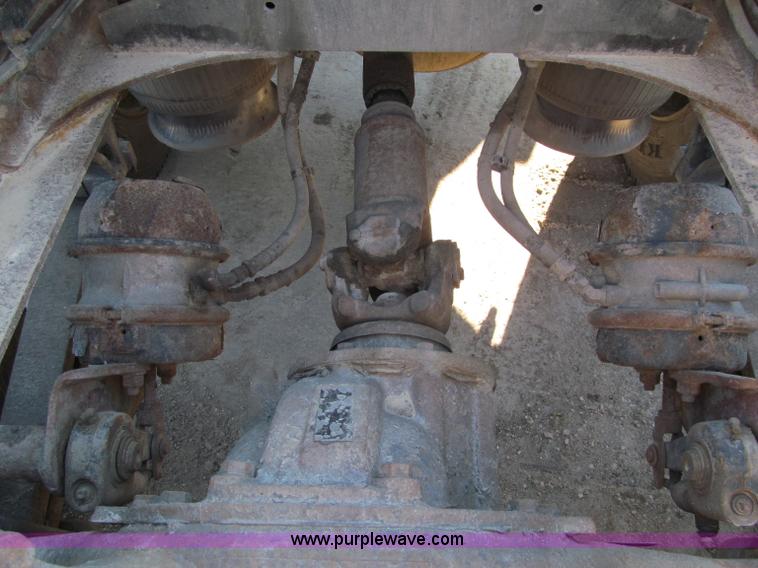 image for item F5562 1992 Freightliner FLD semi truck