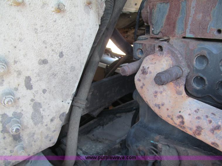 image for item F5562 1992 Freightliner FLD semi truck