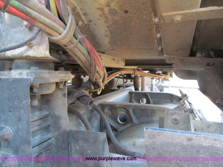 image for item F5562 1992 Freightliner FLD semi truck