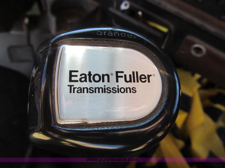 image for item F5562 1992 Freightliner FLD semi truck