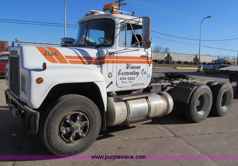 1980 Mack R686ST semi truck in Winona, MN | Item F5564 sold | Purple Wave
