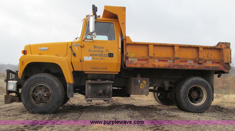 image for item F5566 1994 Ford L8000 plow truck