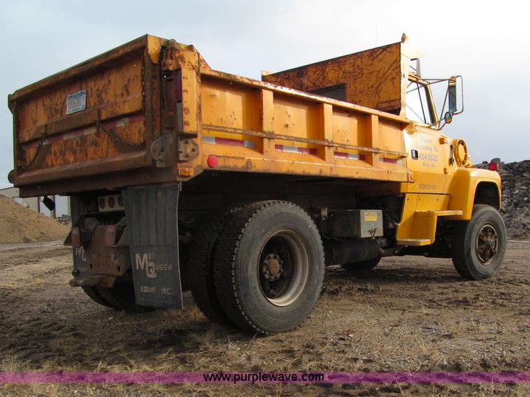 image for item F5566 1994 Ford L8000 plow truck