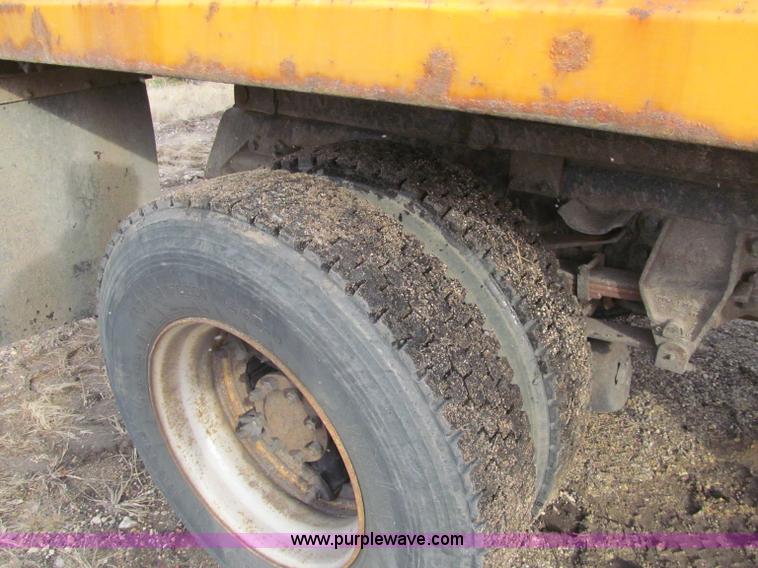 image for item F5566 1994 Ford L8000 plow truck