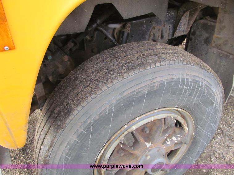 image for item F5566 1994 Ford L8000 plow truck