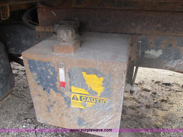 image for item F5566 1994 Ford L8000 plow truck