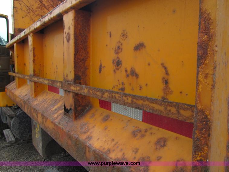 image for item F5566 1994 Ford L8000 plow truck