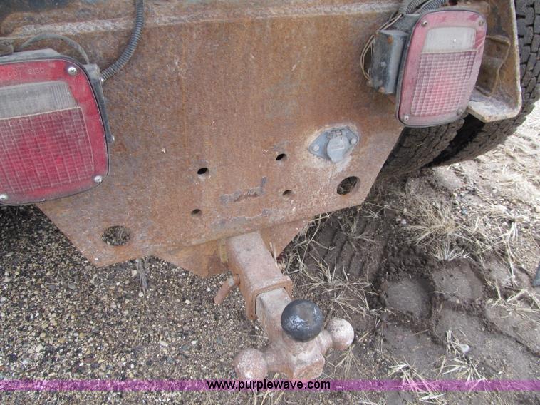 image for item F5566 1994 Ford L8000 plow truck