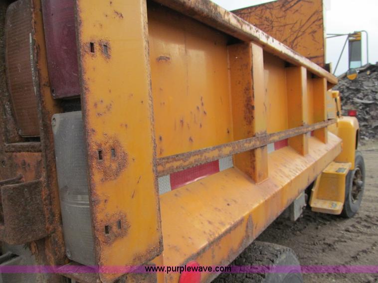 image for item F5566 1994 Ford L8000 plow truck