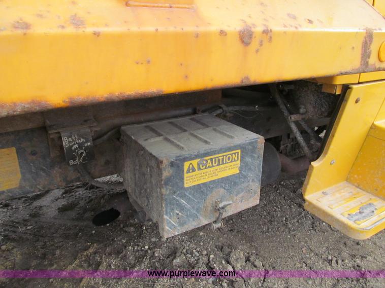 image for item F5566 1994 Ford L8000 plow truck