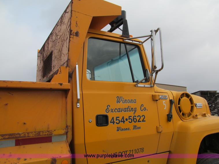 image for item F5566 1994 Ford L8000 plow truck