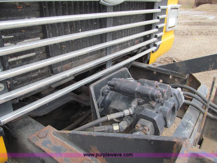 image for item F5566 1994 Ford L8000 plow truck